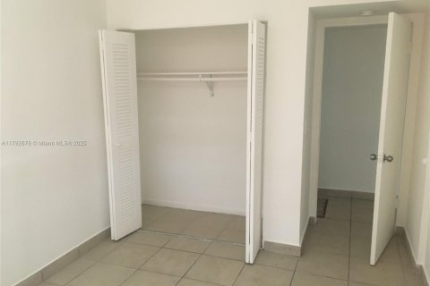 Copropriété à louer à North Miami, Floride: 2 chambres, 95.22 m2 № 1940247 - photo 9