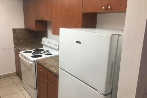 Copropriété à louer à North Miami, Floride: 2 chambres, 95.22 m2 № 1940247 - photo 6