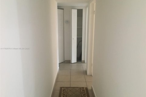 Copropriété à louer à North Miami, Floride: 2 chambres, 95.22 m2 № 1940247 - photo 7
