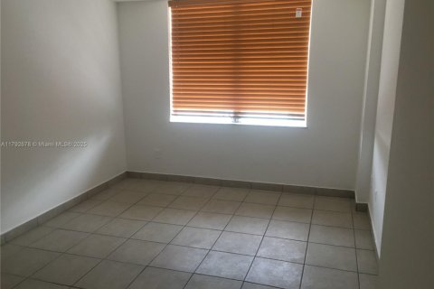 Copropriété à louer à North Miami, Floride: 2 chambres, 95.22 m2 № 1940247 - photo 10