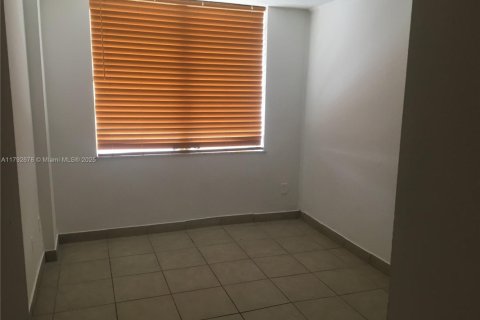 Copropriété à louer à North Miami, Floride: 2 chambres, 95.22 m2 № 1940247 - photo 8