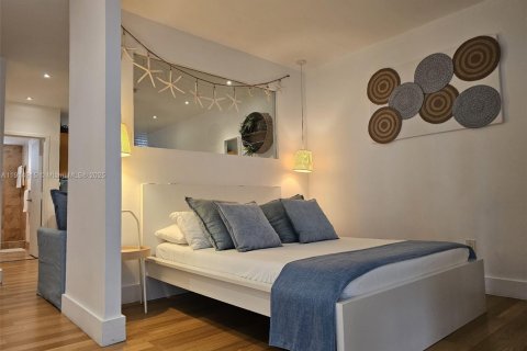 Condo in Miami Beach, Florida  № 2015927 - photo 30