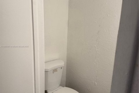 Купить таунхаус в Майами-Гарденс, Флорида 3 спальни, 142.14м2, № 1948965 - фото 20