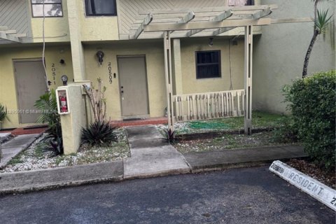Купить таунхаус в Майами-Гарденс, Флорида 3 спальни, 142.14м2, № 1948965 - фото 1