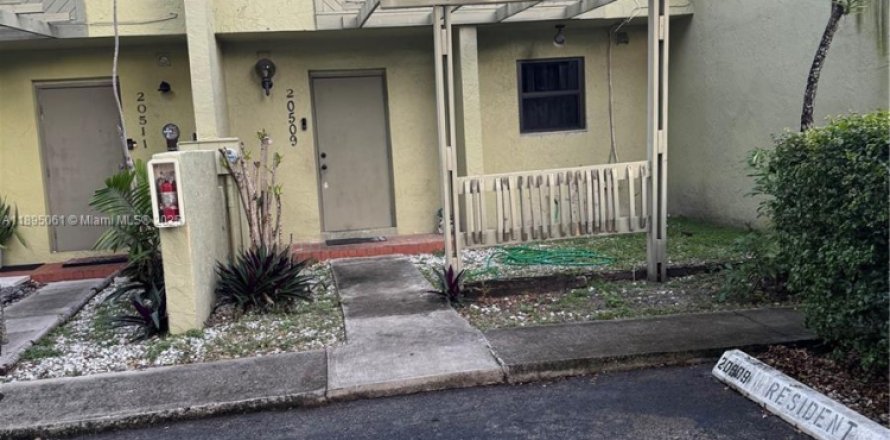 Таунхаус в Майами-Гарденс, Флорида 3 спальни, 142.14м2 № 1948965