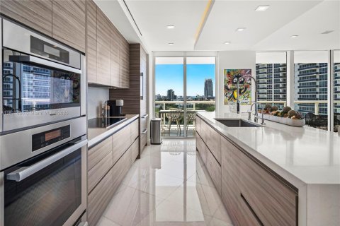 Condominio en venta en Miami Beach, Florida, 4 dormitorios, 295.89 m2 № 1759090 - foto 10
