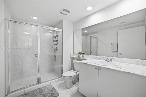 Condo in Aventura, Florida, 2 bedrooms  № 2036518 - photo 13