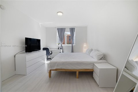 Condo in Aventura, Florida, 2 bedrooms  № 2036518 - photo 10