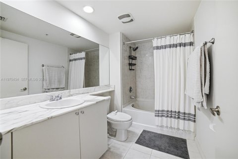Condo in Aventura, Florida, 2 bedrooms  № 2036518 - photo 11