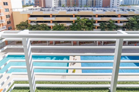 Condo in Aventura, Florida, 2 bedrooms  № 2036518 - photo 15
