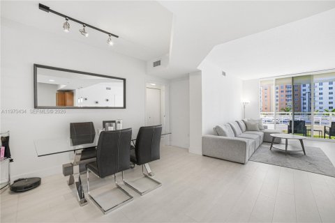 Condo in Aventura, Florida, 2 bedrooms  № 2036518 - photo 8