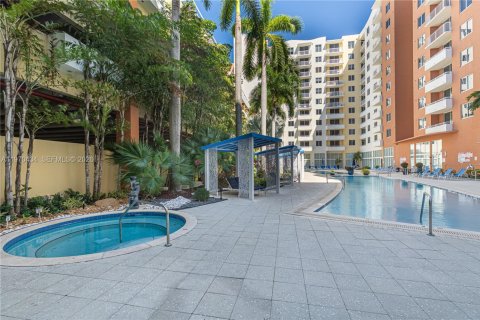 Condo in Aventura, Florida, 2 bedrooms  № 2036518 - photo 20