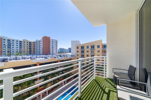 Condo in Aventura, Florida, 2 bedrooms  № 2036518 - photo 16