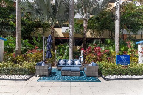 Condo in Aventura, Florida, 2 bedrooms  № 2036518 - photo 23