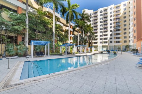 Condo in Aventura, Florida, 2 bedrooms  № 2036518 - photo 21