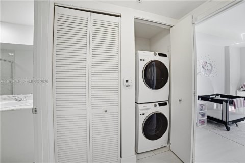 Condo in Aventura, Florida, 2 bedrooms  № 2036518 - photo 14