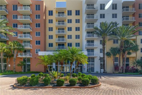 Condo in Aventura, Florida, 2 bedrooms  № 2036518 - photo 18