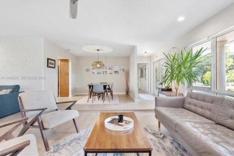 Купить виллу или дом в Майами-Шорс, Флорида 3 спальни, 203.73м2, № 1995834 - фото 27