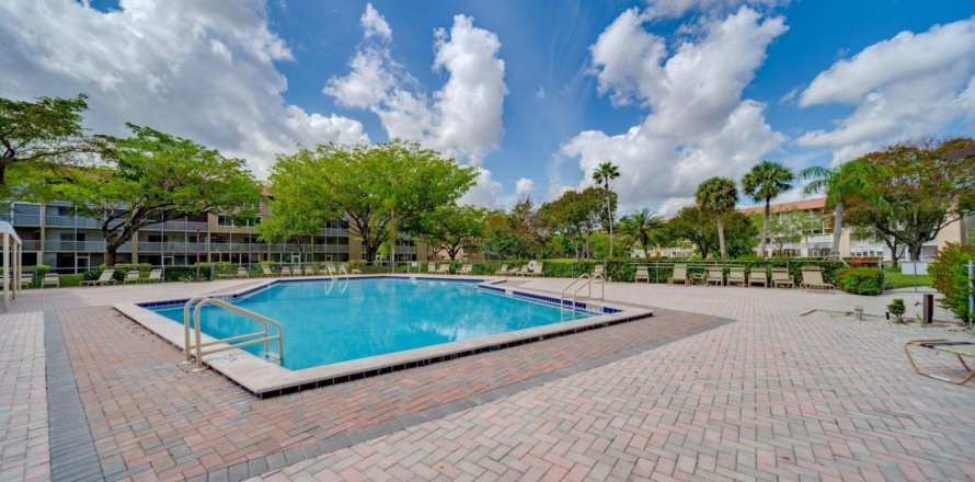 Condo in Hollywood, Florida, 1 bedroom № 1096426