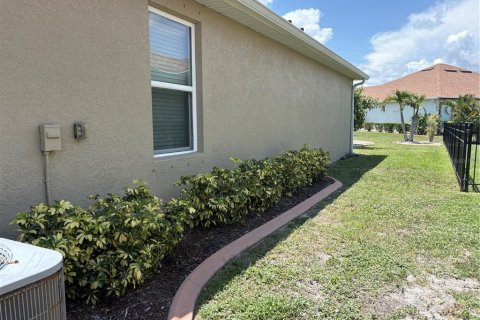 House in Punta Gorda, Florida 4 bedrooms, 171.5 sq.m. № 1766195 - photo 3