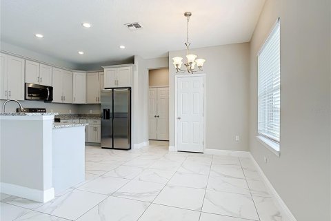 House in Poinciana, Florida 4 bedrooms, 169.83 sq.m. № 2198808 - photo 10