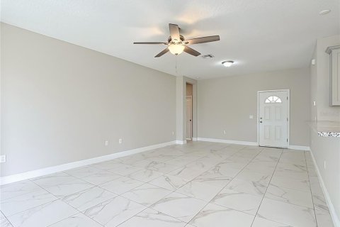 House in Poinciana, Florida 4 bedrooms, 169.83 sq.m. № 2198808 - photo 11