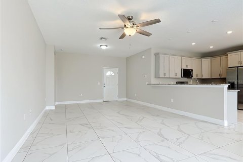 House in Poinciana, Florida 4 bedrooms, 169.83 sq.m. № 2198808 - photo 9