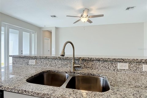 House in Poinciana, Florida 4 bedrooms, 169.83 sq.m. № 2198808 - photo 17