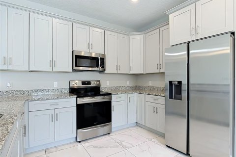 House in Poinciana, Florida 4 bedrooms, 169.83 sq.m. № 2198808 - photo 12