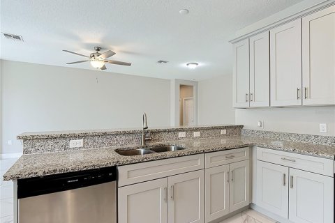 House in Poinciana, Florida 4 bedrooms, 169.83 sq.m. № 2198808 - photo 16