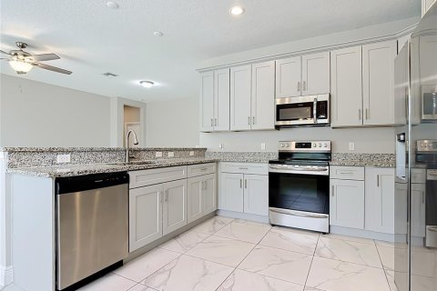 House in Poinciana, Florida 4 bedrooms, 169.83 sq.m. № 2198808 - photo 13