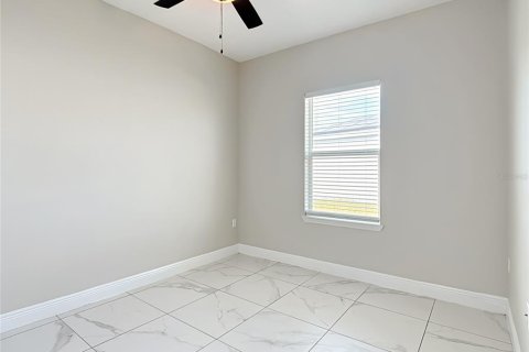 House in Poinciana, Florida 4 bedrooms, 169.83 sq.m. № 2198808 - photo 25