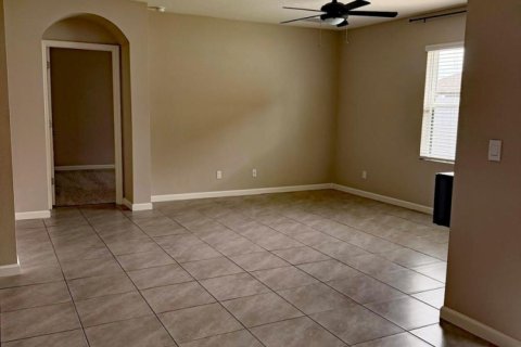 Villa ou maison à louer à St. Lucie, Floride: 4 chambres, 184.32 m2 № 2085531 - photo 4