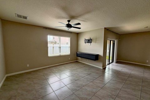 Villa ou maison à louer à St. Lucie, Floride: 4 chambres, 184.32 m2 № 2085531 - photo 7