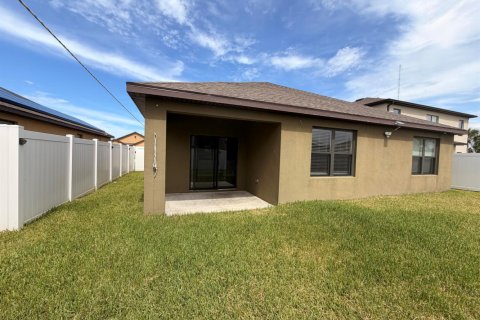 Villa ou maison à louer à St. Lucie, Floride: 4 chambres, 184.32 m2 № 2085531 - photo 19