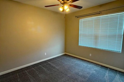 Villa ou maison à louer à St. Lucie, Floride: 4 chambres, 184.32 m2 № 2085531 - photo 15