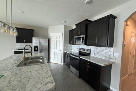 Villa ou maison à louer à St. Lucie, Floride: 4 chambres, 184.32 m2 № 2085531 - photo 6