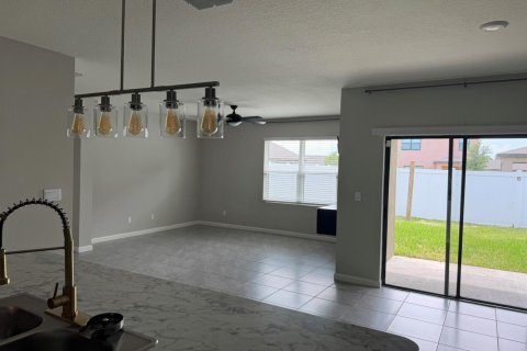 Villa ou maison à louer à St. Lucie, Floride: 4 chambres, 184.32 m2 № 2085531 - photo 5