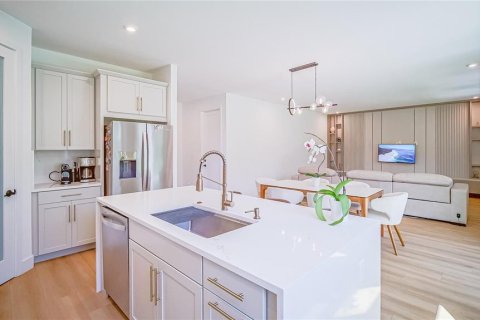 House in MERIDIAN PARKS in Orlando, Florida 5 bedrooms, 237.92 sq.m. № 2403372 - photo 7