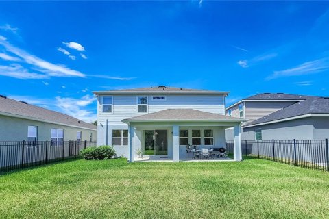 House in MERIDIAN PARKS in Orlando, Florida 5 bedrooms, 237.92 sq.m. № 2403372 - photo 28