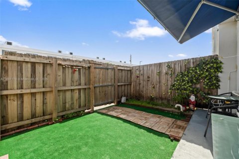 Townhouse in Homestead, Florida 4 bedrooms, 142.6 sq.m. № 1848396 - photo 13