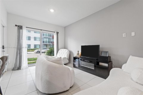 Townhouse in Homestead, Florida 4 bedrooms, 142.6 sq.m. № 1848396 - photo 3