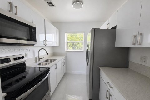 Appartement à louer à Miami, Floride: 2 chambres, 58.99 m2 № 2181092 - photo 3