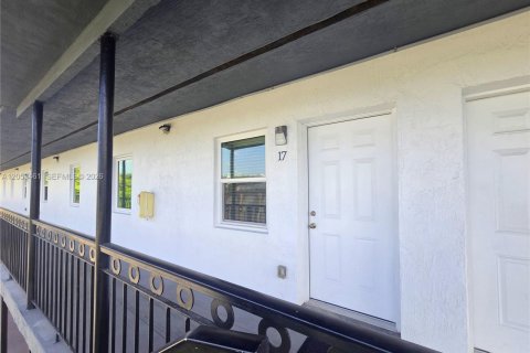 Appartement à louer à Miami, Floride: 2 chambres, 58.99 m2 № 2181092 - photo 2