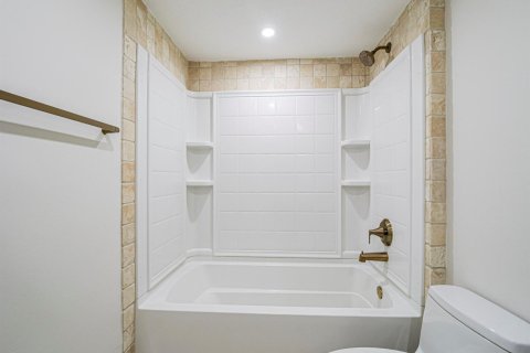 Touwnhouse à louer à Vero Beach, Floride: 2 chambres, 105.91 m2 № 2385532 - photo 28