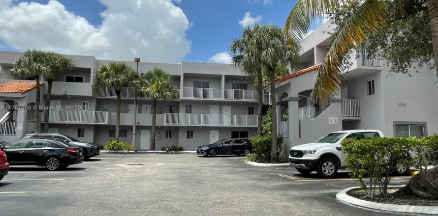 Condo in Hialeah, Florida, 2 bedrooms  № 1863918