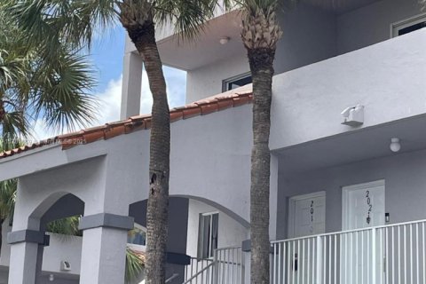 Condo in Hialeah, Florida, 2 bedrooms  № 1863918 - photo 2