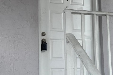 Condo in Hialeah, Florida, 2 bedrooms  № 1863918 - photo 3