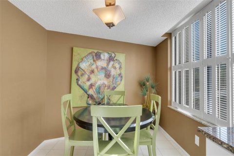 Copropriété à vendre à Sarasota, Floride: 2 chambres, 119.47 m2 № 2196291 - photo 14