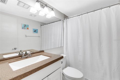 Copropriété à vendre à Sarasota, Floride: 2 chambres, 119.47 m2 № 2196291 - photo 22
